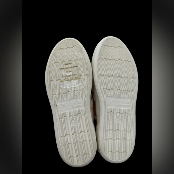 Very Volatile Cow Print Shoes 7.5 - Picture 2 of 8